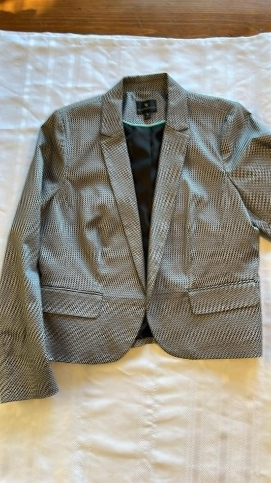 #29 Women’s size 14 lined jacket EUC (worn 1x)