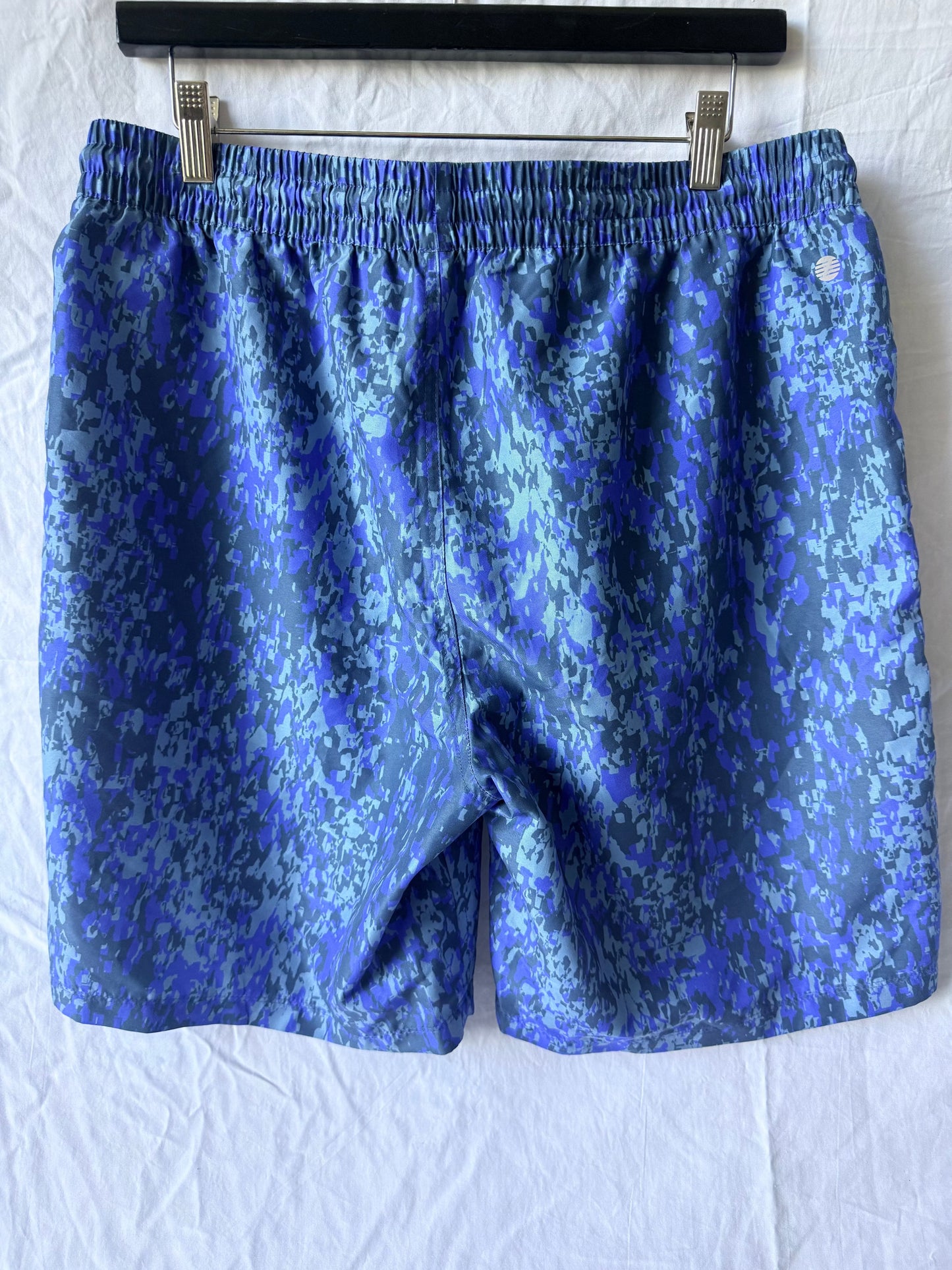 #143 Z by Zella blue print athletic shorts men’s size larger (L)